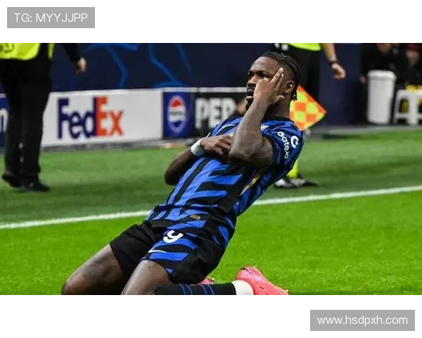 阿斯：皇马关注瓦伦西亚19岁后卫雅雷克，国米等队也有意球员